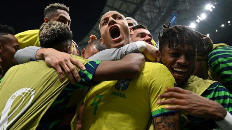 Бразилия мощно начала чемпионат мира. Главные фавориты ЧМ обыграли Сербию, Ришарлисон оформил дубль