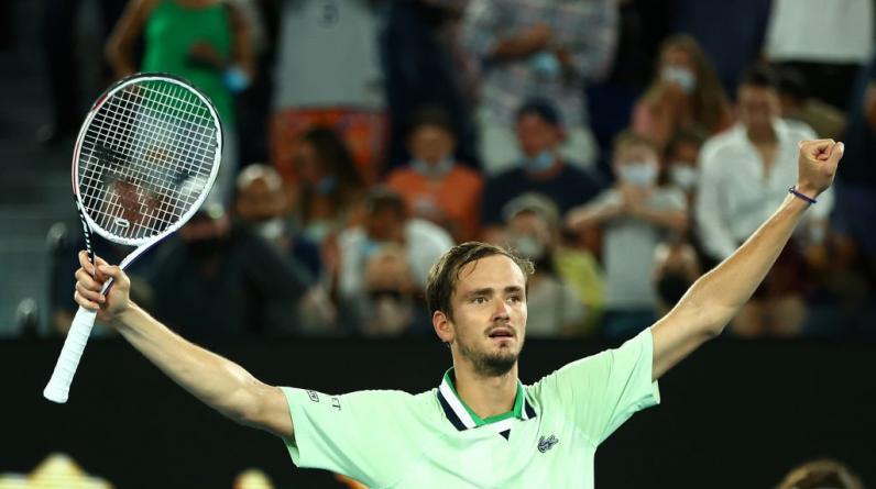 Кафельников считает Медведева фаворитом финала Australian Open с Надалем