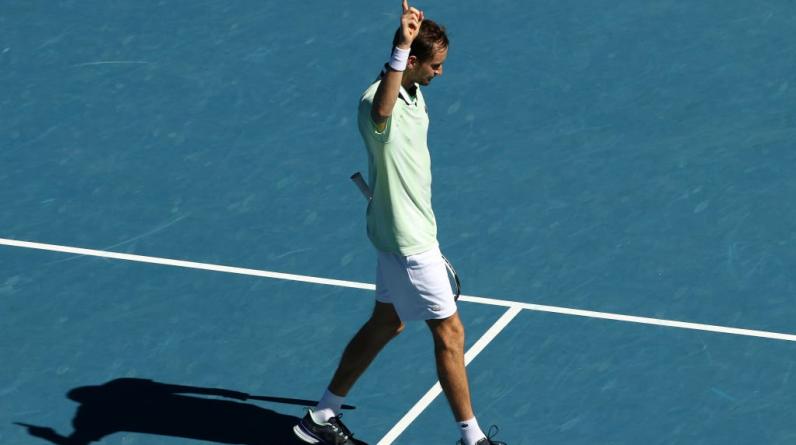 Медведев обыграл Кресси и вышел в четвертьфинал Australian Open