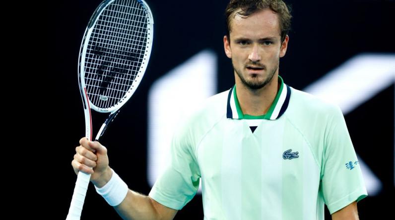 Медведев повел по сетам в финале Australian Open против Надаля
