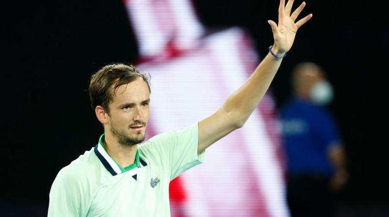 Медведева оштрафовали по итогам матча с Циципасом на Australian Open