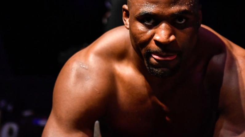 Нганну победил Гана в главном бою UFC 270 и защитил чемпионский титул в тяжелом весе