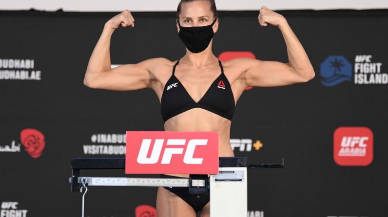 UFC Vegas 46: реванш светловолосой армянки Чукагян против жгучей бразильянки Майя