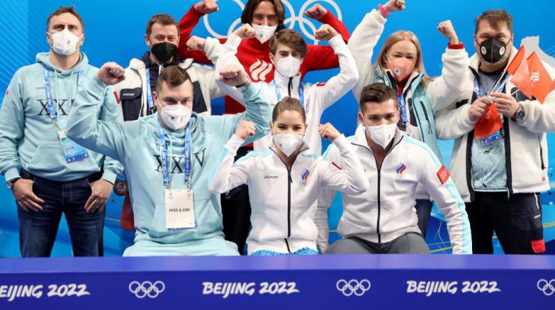 Мишина и Галлямов выиграли произвольную программу командного турнира ОИ-2022, несмотря на падение