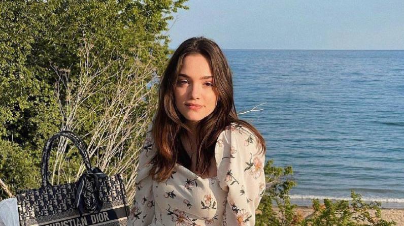 «Вслед за Галкиным и Пугачевой поедет Медведева». Тихонов спрогнозировал эмиграцию фигуристки
