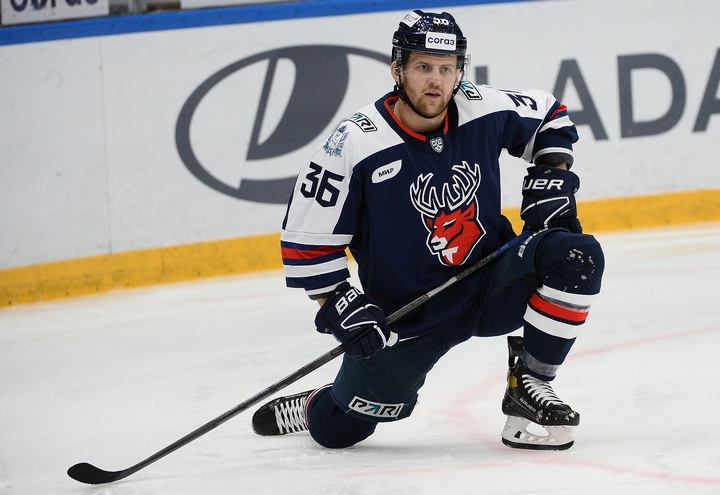 Антон Сизов продлил соглашение с «Торпедо» на два года