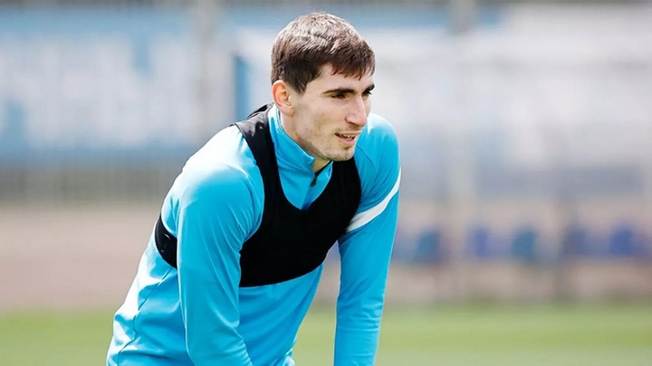 Анзор Кавазашвили: «Карьеру Бакаева губят в «Зените», он не играет там в футбол» Анзор Кавазашвили: «Карьеру Бакаева губят в «Зените», он не играет там в футбол»