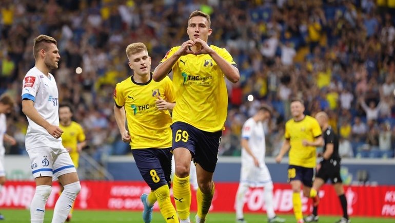 Комличенко о пенальти «Ростова»: «Если есть контакт, бьют, хватают, мне что, стоять на ногах?»