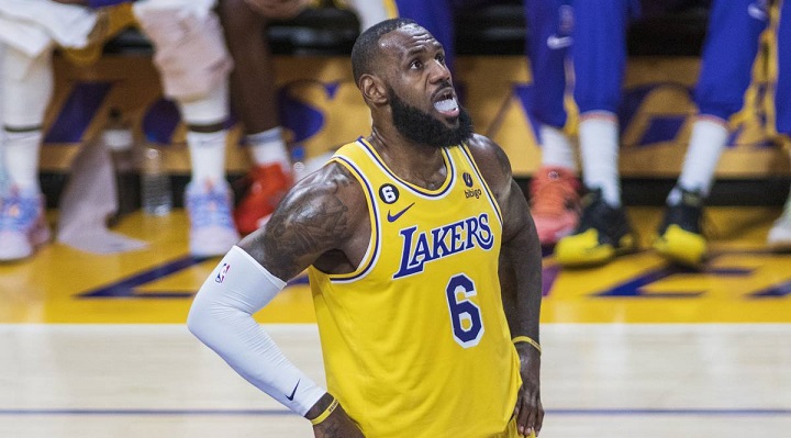 Леброн рассмотрит вариант с завершением карьеры