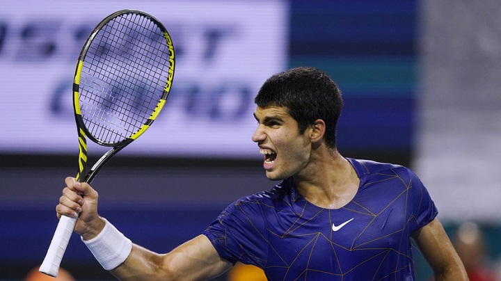 Алькарас о судорогах в игре с Джоковичем: «Мне было бы жалко себя, если бы я снялся»