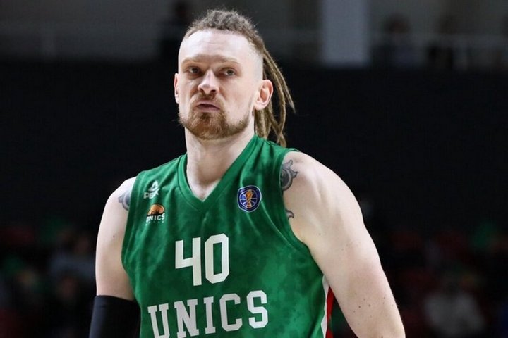 Центровой Иван Лазарев продлил контракт с УНИКСом