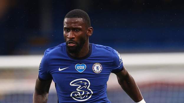 Рюдигер сорвался на фаната в аэропорту, попросившего у него несколько автографов Рюдигер сорвался на фаната в аэропорту, попросившего у него несколько автографов