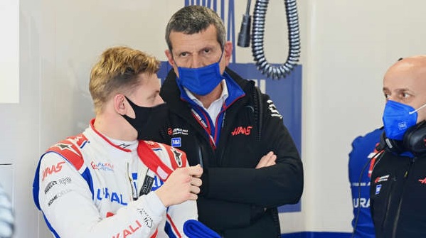 Штайнер о Шумахере: «Слова о дохлой лошади неверно поняли, это фигура речи» Штайнер о Шумахере: «Слова о дохлой лошади неверно поняли, это фигура речи»