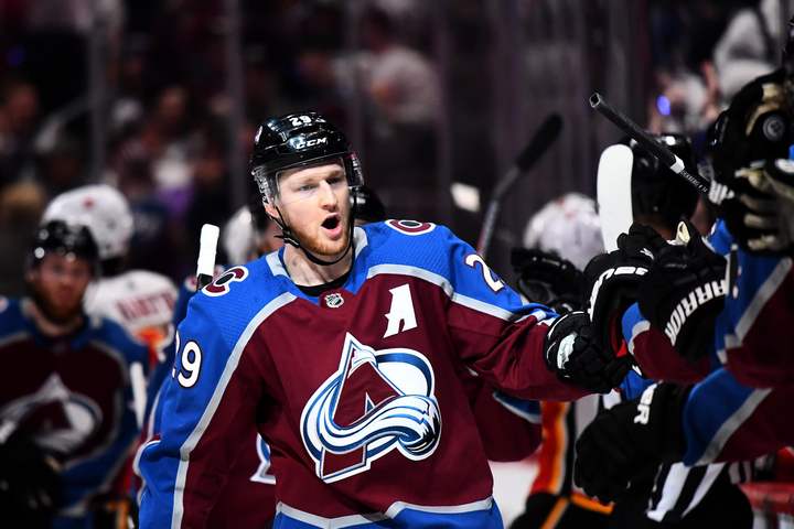 Форвард «Колорадо» Нэтан Маккиннон после 6:2 с «Виннипегом»: «Борьба и преодоление – лучшая часть игры»