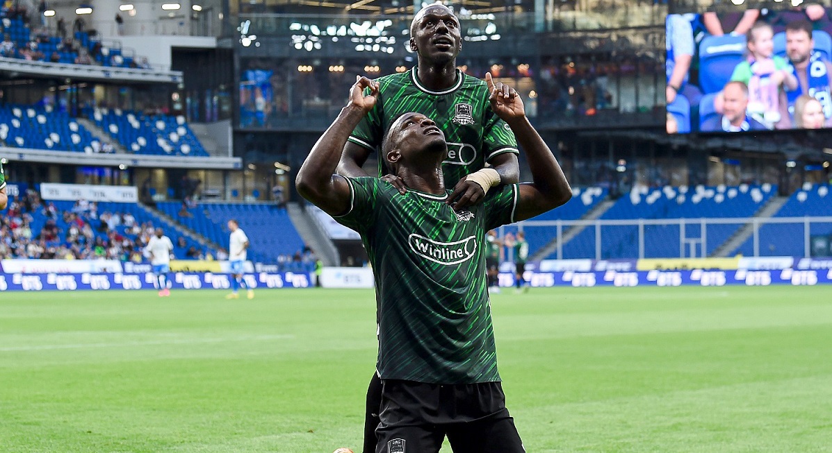 «Краснодар» потерял очки в матче с «Крыльями Советов» (0:0), не сумев опередить «Зенит» в РПЛ