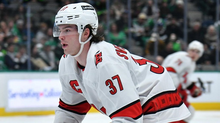 Свечников сделал два ассиста в третьем матче серии с «Айлендерс» Свечников сделал два ассиста в третьем матче серии с «Айлендерс»