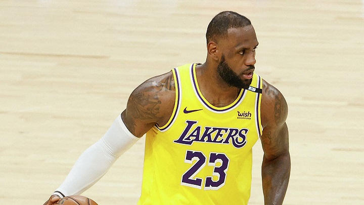 Леброн о планах на будущее: «Пока что просто хочу попасть домой к семье»