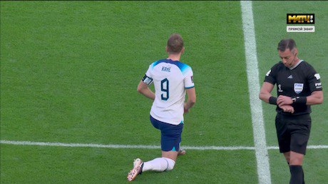 Харри Кейн преклоняет колено