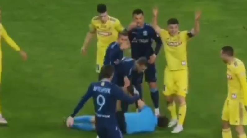 Арбитр потерял сознание во время матча чемпионата Белоруссии по футболу