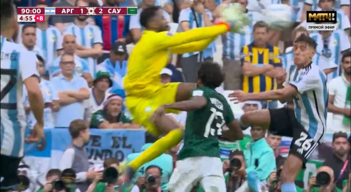 Вратарь Саудовской Аравии уничтожает собственного защитника