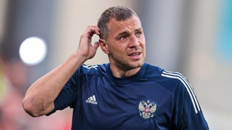 Дзюба мог бы играть в одной лиге с Роналду, но отказывается от предложений. Артема ждут в Турции