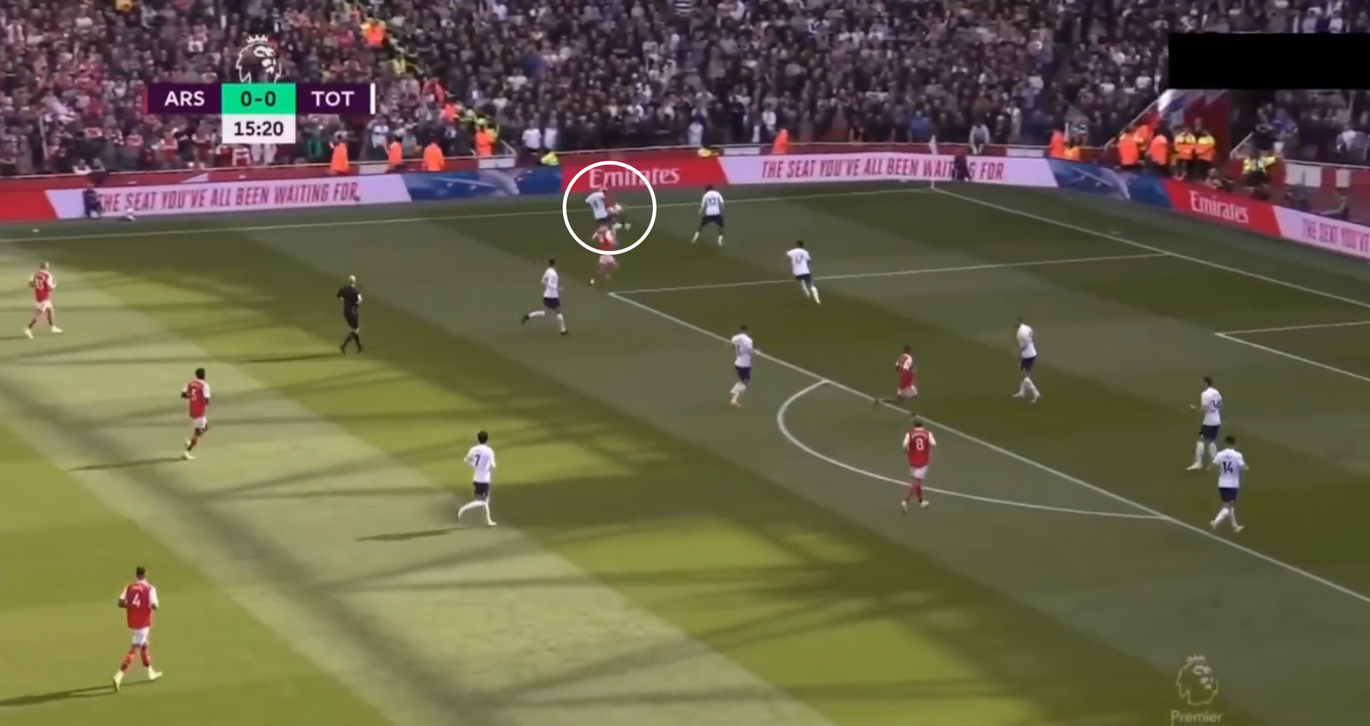 Ришарлисон помогает Эмерсону отбиться от Мартинелли