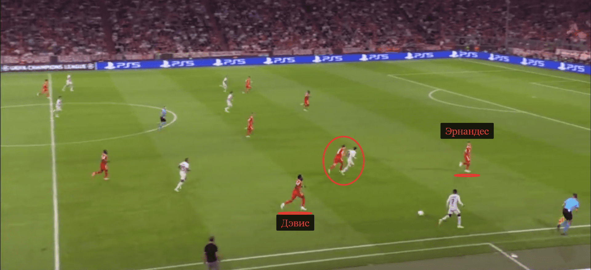 Забитцер вынужден страховать защитников, потому что Дэвис высоко встретил Кунде, а Эрнандес заполнил позицию Альфонсо слева