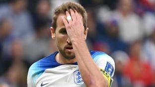 Компания напечатала 18 тысяч футболок с надписью «Англия – чемпион мира-2022». Теперь ими моют окна