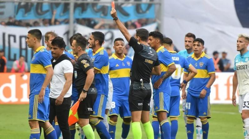 «Бока Хуниорс» проиграл Трофей чемпионов из-за нехватки игроков на поле. Удалили семерых и тренера