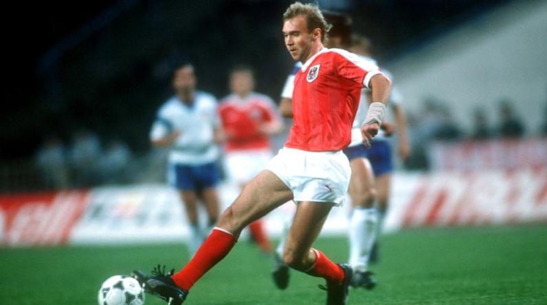 Бывший футболист сборной Австрии погиб, попав под колеса поезда. Он был тяжело болен