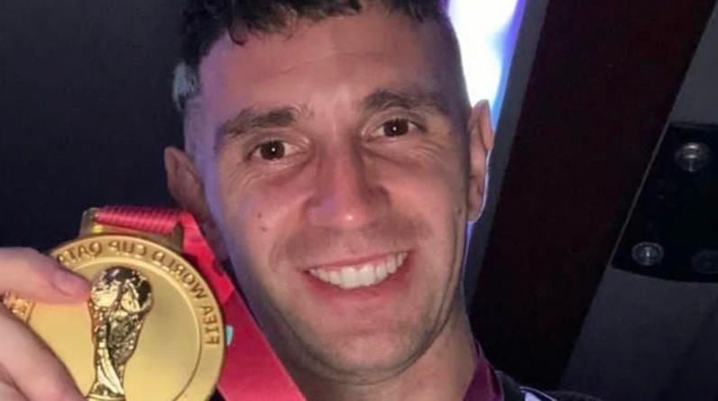 Чемпион мира Эмилиано Мартинес купил собаку за 22 тысячи евро для охраны медали