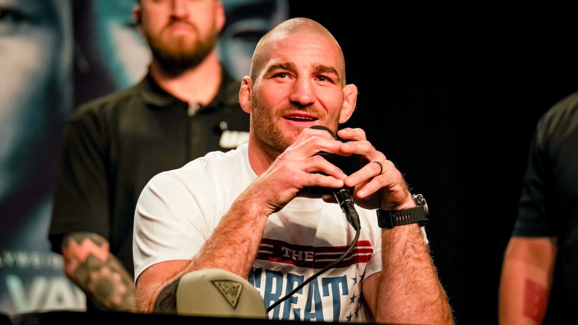 Чемпион UFC Стрикленд спас тонущего человека: видео