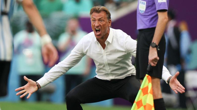 «Возьми телефон и сфоткайся с Месси». Тренер саудовцев разнес игроков в перерыве матча с Аргентиной