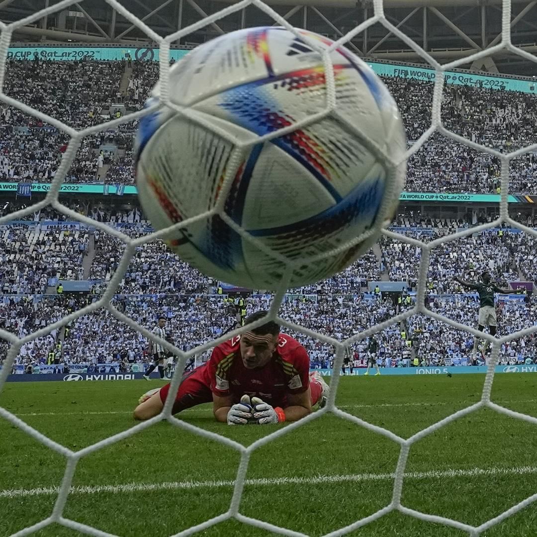 Мяч в воротах Аргентины