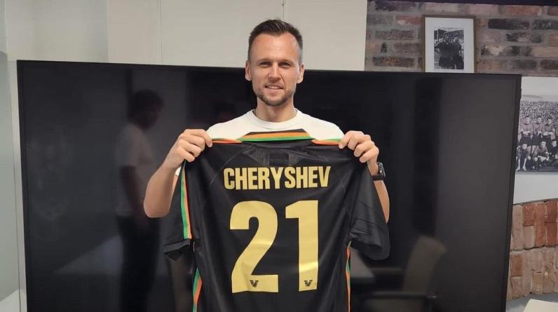 Черышев оформил дубль в Серии В, его поздравил Канчельскис