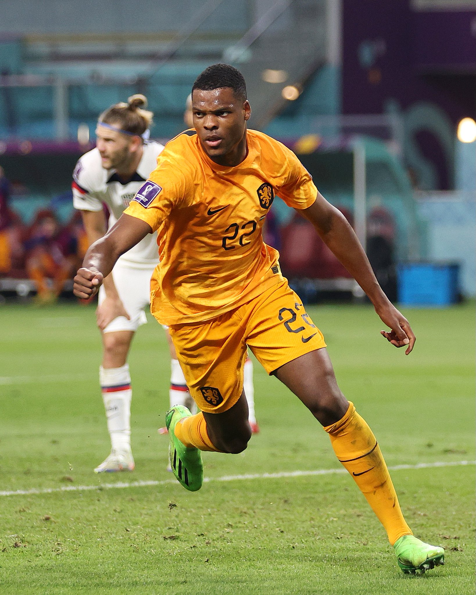 Дензел Думфрис