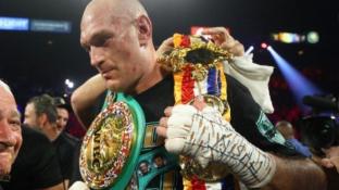 «Давай, Усик!» Фьюри в ожидании боя с Александром устроил шуточный спарринг с трехлетним сыном