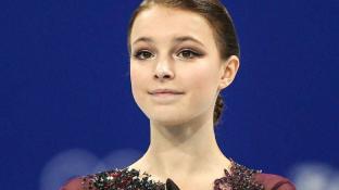 «Если долго мучиться, что-нибудь получится». Щербакова восстанавливает прыжки после операции