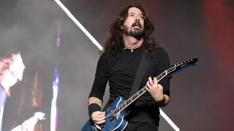 «Этот ублюдок пытал меня!» В «Челси» наняли физиотерапевта, который лечил фронтмена Foo Fighters