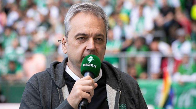 Фаны «Вердера» чуть не разнесли стадион из-за решения судьи. Диктор погасил страсти и был награжден