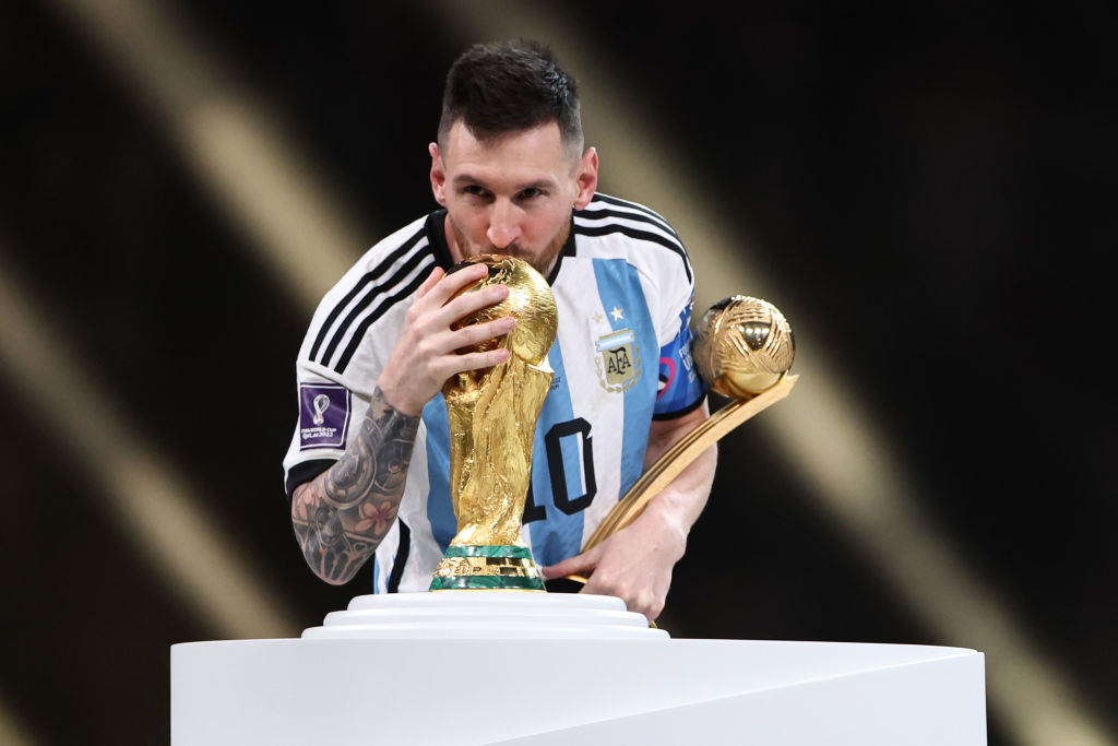 Лионель Месси с кубком