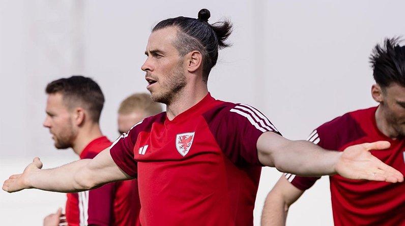 Бэйл открыл гольф-бар, который очень похож на стриптиз-клуб. Фанаты смеются над Гаретом