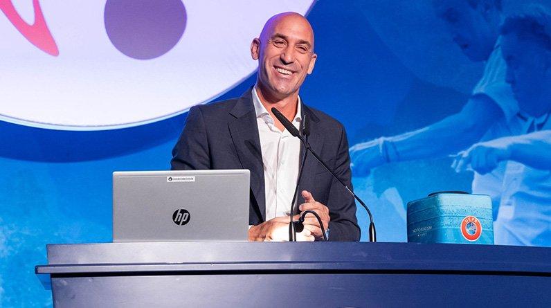 Главу RFEF обвинили в организации оргий на деньги Федерации футбола Испании