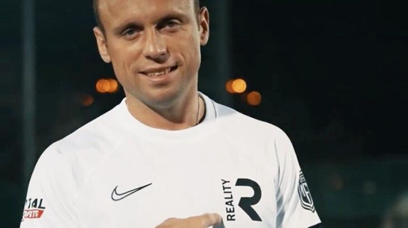 Глушакова заменили в первом тайме, и он поехал играть за Reality в Медиалиге. Так вообще можно?