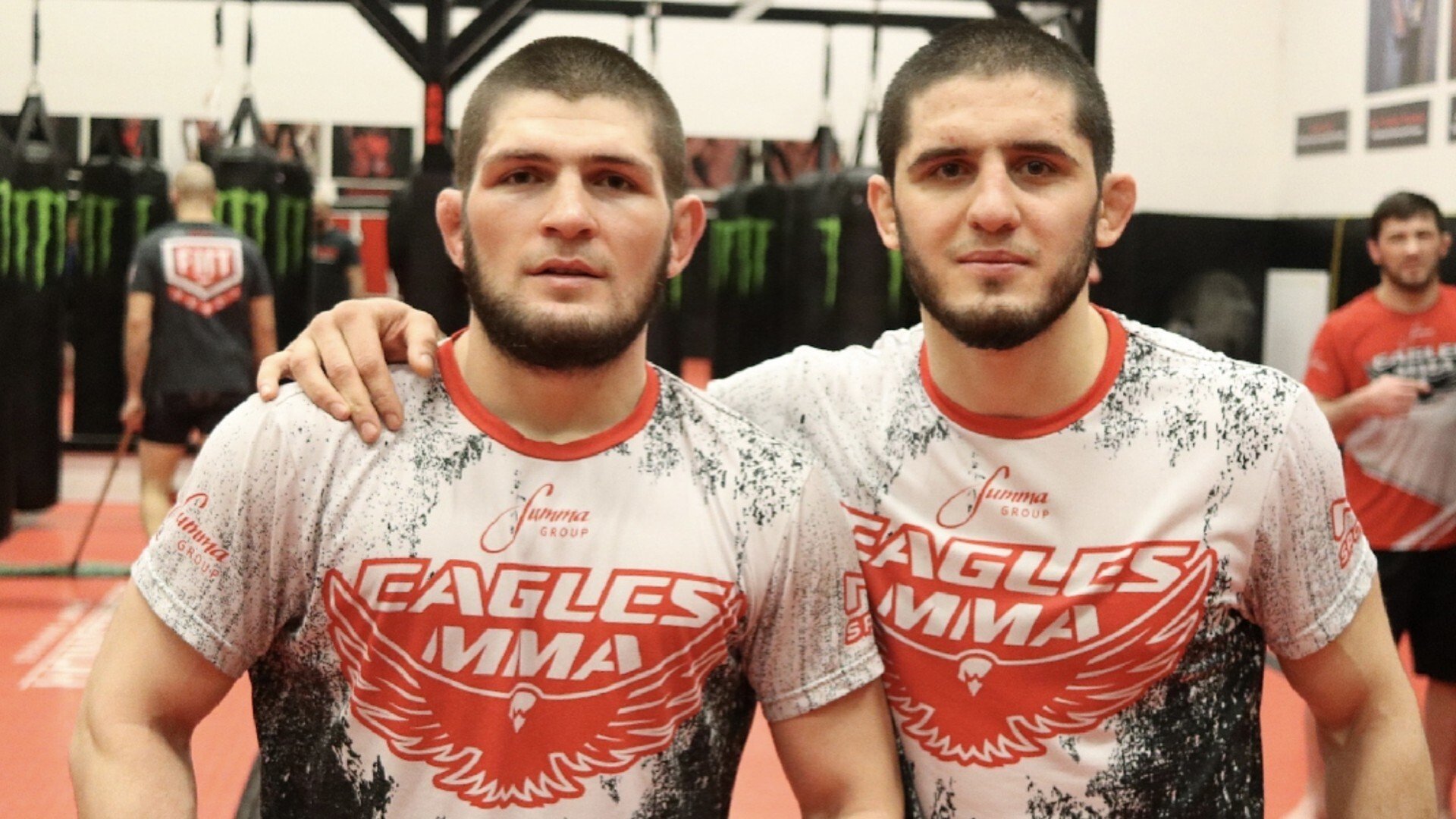 Хабиб показал, как Махачев готовится к титульному бою на UFC 330: фото