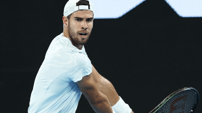 Хачанов обыграл Тиафо и пробился в 1/8 финала Australian Open