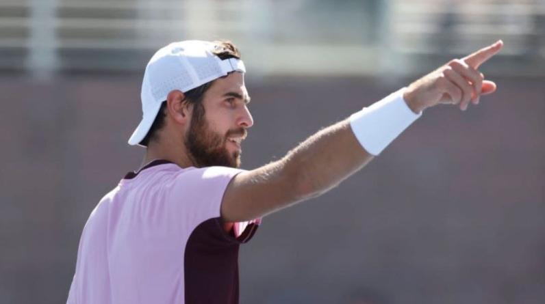 Хачанов пробился в четвертьфинал US Open. Он сыграет с Кирьосом, выбившим простуженного Медведева