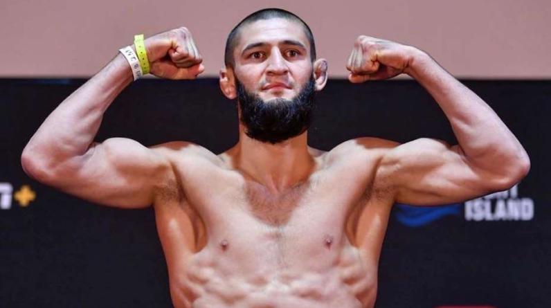 Хамзат Чимаев задушил Холланда в первом раунде. Они подрались на пресс-конференции накануне боя