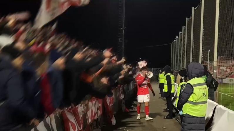 Хавбек молодежки «Спартака» орал матерную кричалку вместе с фанатами. В клубе отреагировали