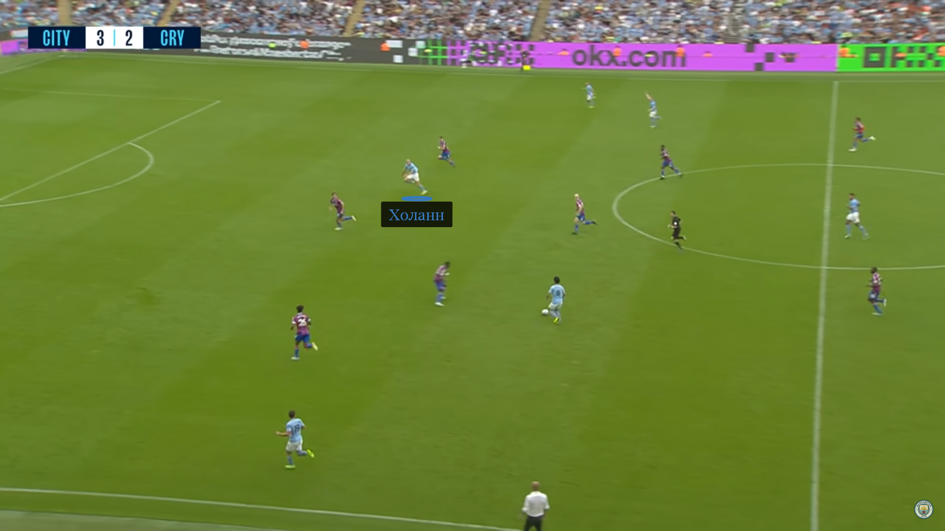 Холанн врывается в зону между защитниками «Пэлас» под ассист Гюндогана